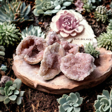 Cargar imagen en el visor de la galería, Druzy Pink Amethyst