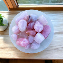 Cargar imagen en el visor de la galería, Polished Rose Quartz