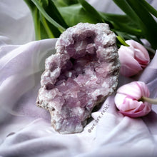 Cargar imagen en el visor de la galería, Pink Amethyst Geode