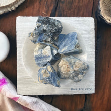 Cargar imagen en el visor de la galería, Medium Rough Blue Kyanite