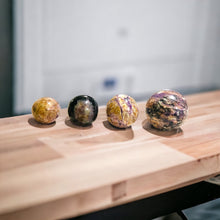 Cargar imagen en el visor de la galería, Charoite Sphere