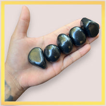 Cargar imagen en el visor de la galería, Medium Tumbled Shungite
