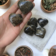 Cargar imagen en el visor de la galería, Labradorite Heart grade B