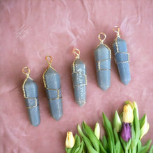 Cargar imagen en el visor de la galería, Angelite Double Point Pendant