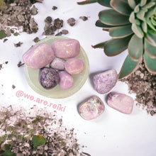 Cargar imagen en el visor de la galería, Tumbled medium Lepidolite