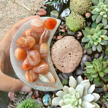 Cargar imagen en el visor de la galería, Small Tumbled Carnelian Agate