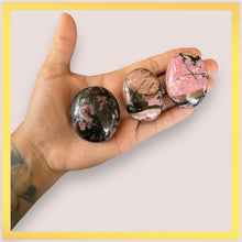 Cargar imagen en el visor de la galería, Rhodonite soap stone