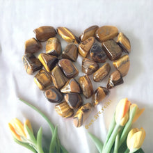 Cargar imagen en el visor de la galería, Polished Tigereye stone