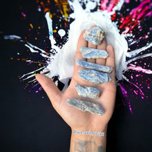 Cargar imagen en el visor de la galería, Small Rough Blue Kyanite