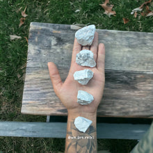 Cargar imagen en el visor de la galería, Rough White Howlite