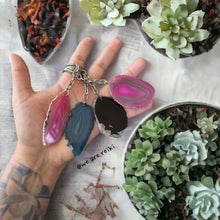 Cargar imagen en el visor de la galería, Agate Keychains