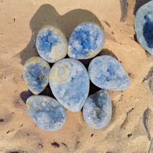 Cargar imagen en el visor de la galería, Celestite egg