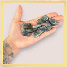 Cargar imagen en el visor de la galería, Polished Labradorite