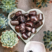 Cargar imagen en el visor de la galería, Tumbled Garnet