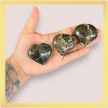 Cargar imagen en el visor de la galería, Labradorite Heart grade B