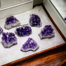 Cargar imagen en el visor de la galería, Amethyst Cluster