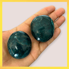 Cargar imagen en el visor de la galería, Blue Apatite Palm Stone