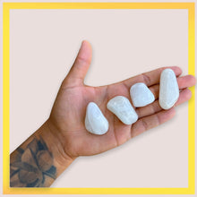 Cargar imagen en el visor de la galería, Polished Milky Quartz