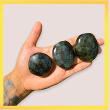 Cargar imagen en el visor de la galería, Labradorite Palm Stone