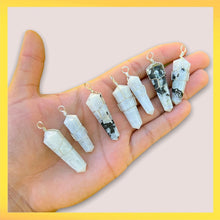 Cargar imagen en el visor de la galería, Rainbow Moonstone doble point Pendant