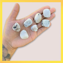 Cargar imagen en el visor de la galería, Polished Rainbow Moonstone