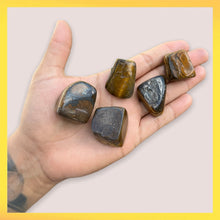 Cargar imagen en el visor de la galería, Polished Tigereye stone