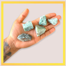 Cargar imagen en el visor de la galería, Rough Green Quartz