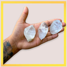 Cargar imagen en el visor de la galería, Large Crystal Quartz points