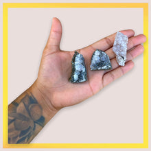 Cargar imagen en el visor de la galería, Crystals Quartz small cluster