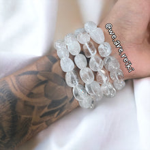 Cargar imagen en el visor de la galería, Clear Quartz Tumbled Bracelet
