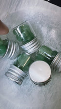 Cargar y reproducir el video en el visor de la galería, Green Quartz Tiny Jars
