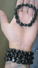 Cargar y reproducir el video en el visor de la galería, Black Obsidian Tumbled Bracelet
