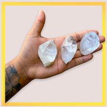 Cargar imagen en el visor de la galería, Large Crystal Quartz points
